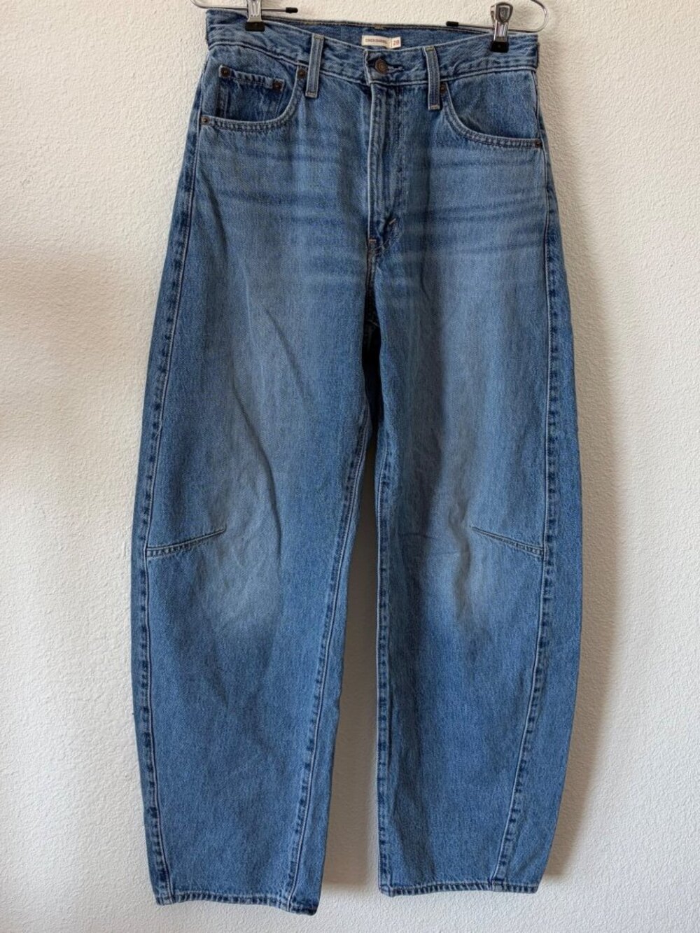 Levi's Women's Size 28 Blue Denim Cinch Barrel Jeans Barrel Leg Loose Fit